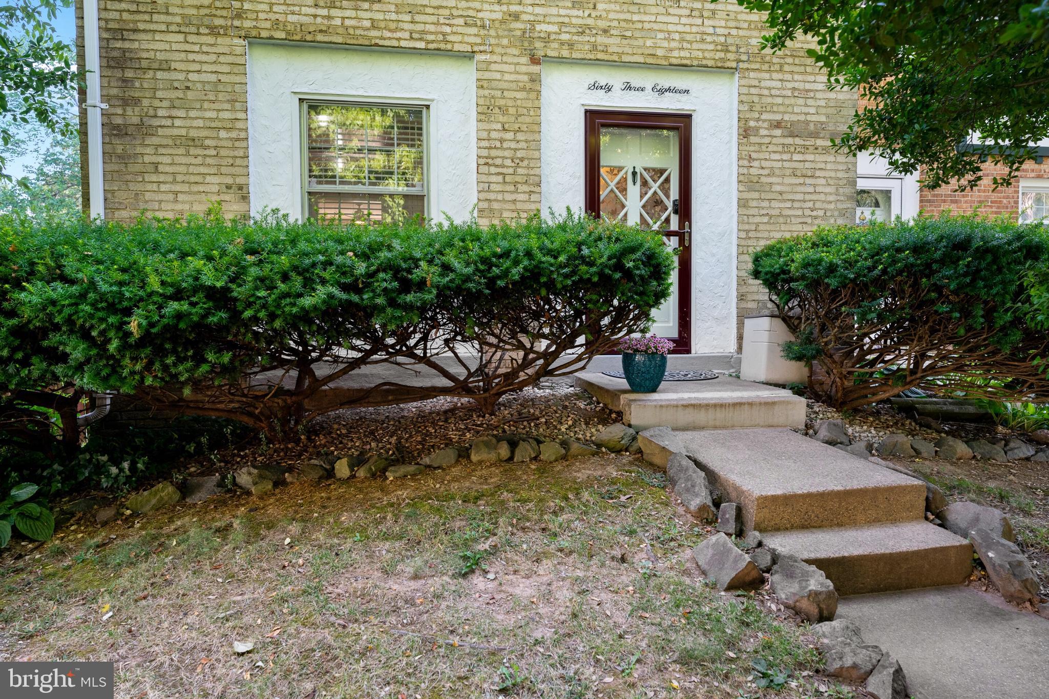 6318 Paddington Ln