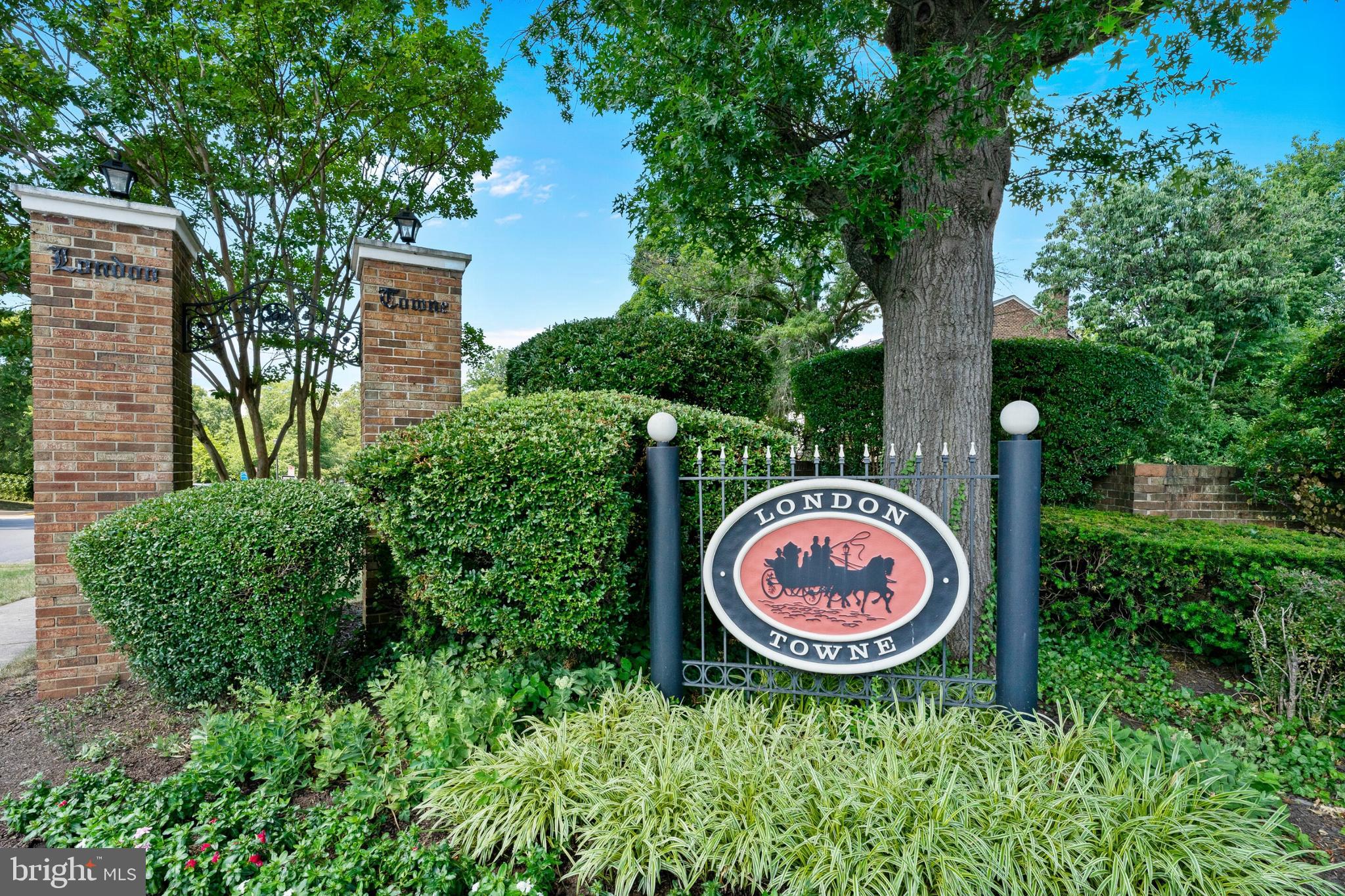 6318 Paddington Ln