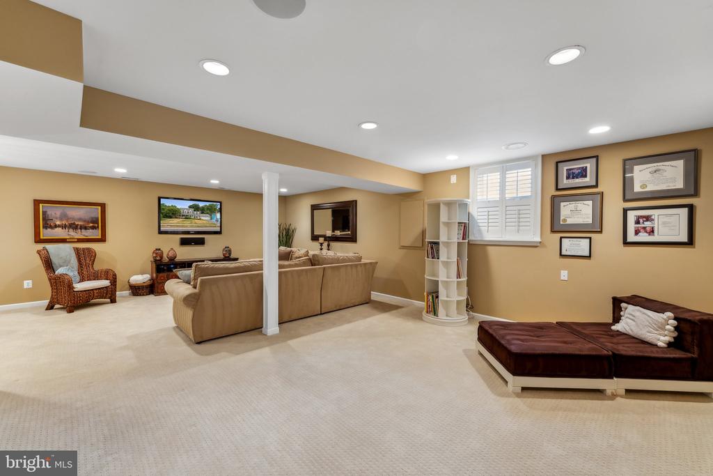 9412 Crosspointe Dr