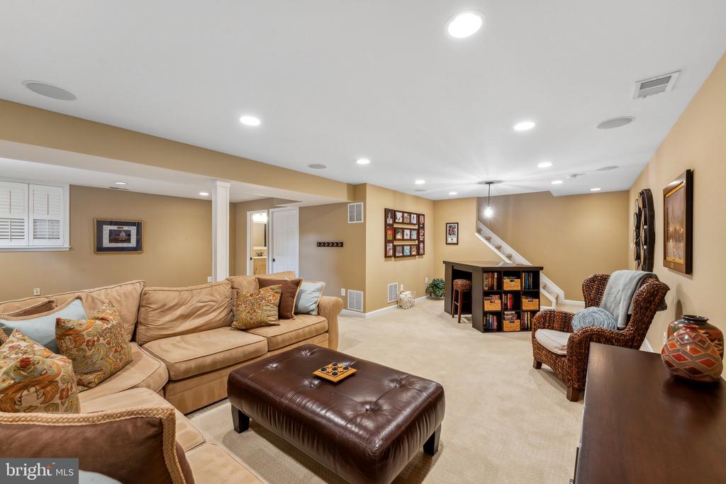 9412 Crosspointe Dr