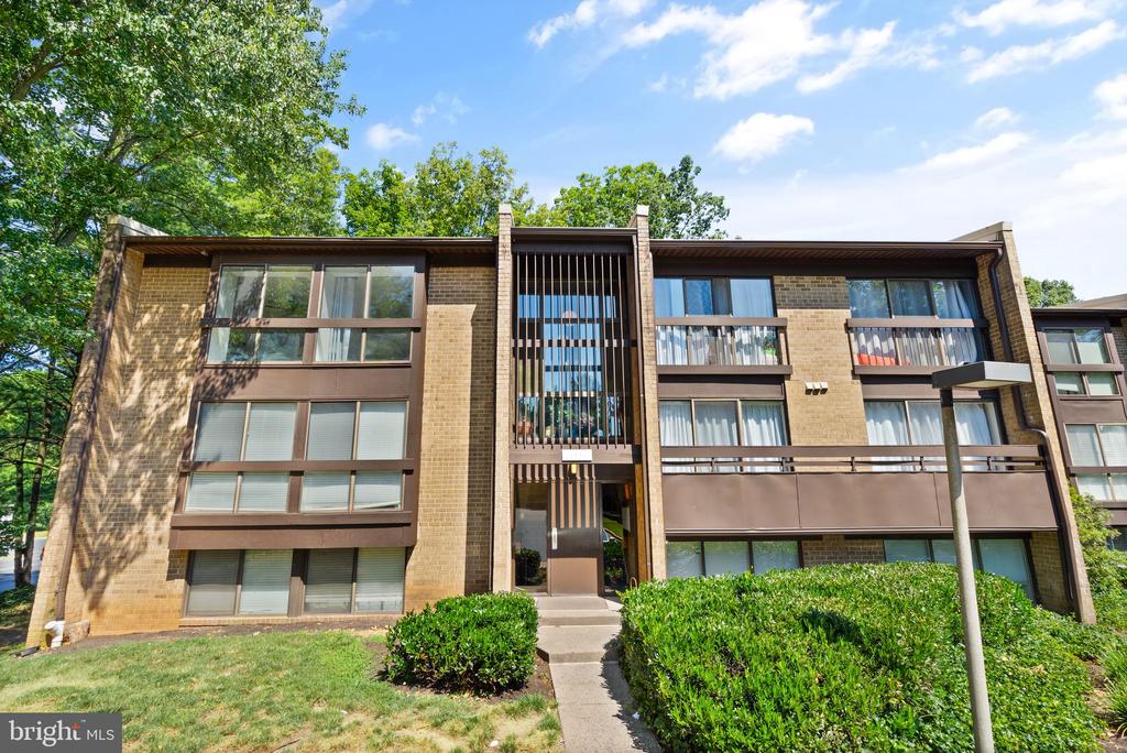 11557 Rolling Green Ct #300