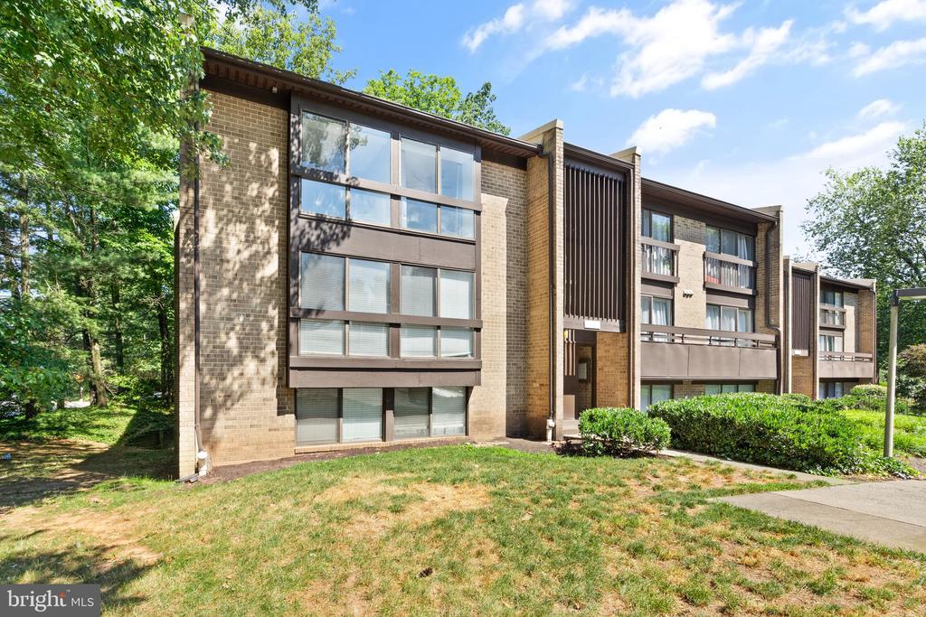 11557 Rolling Green Ct #300