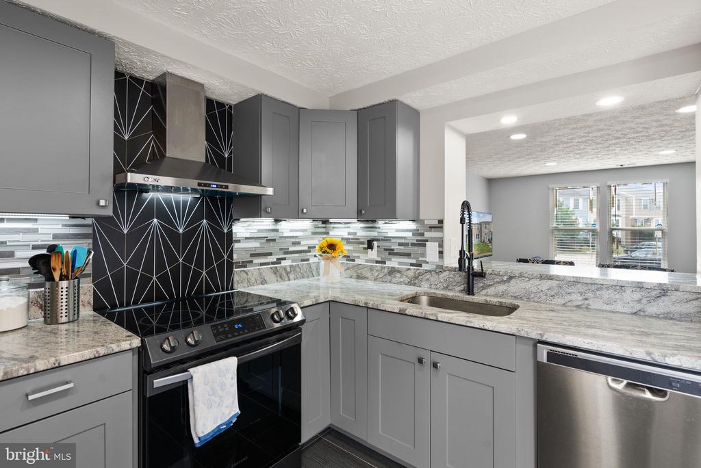 6951 Villa del Rey Ct