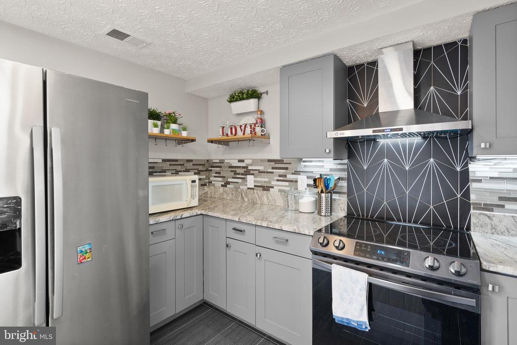 6951 Villa del Rey Ct