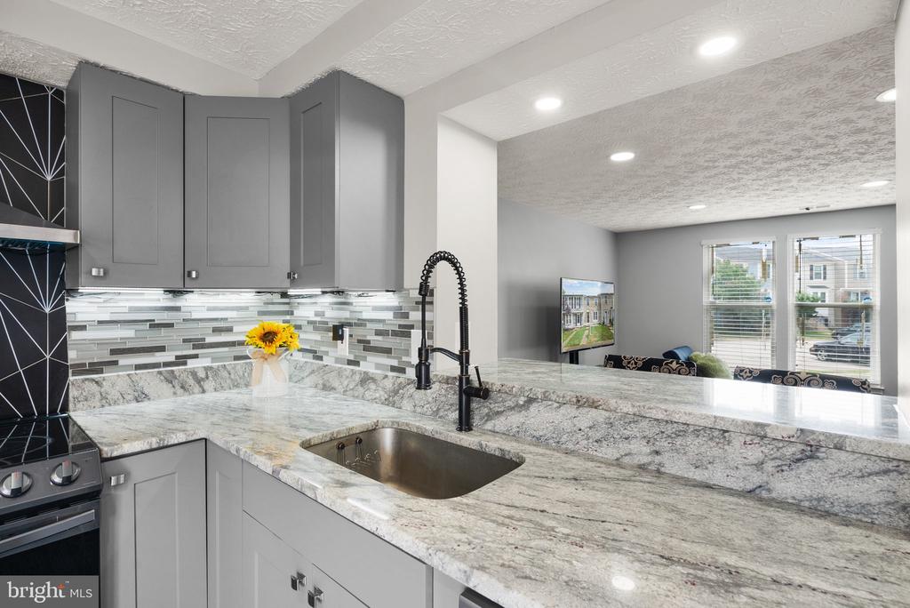 6951 Villa del Rey Ct
