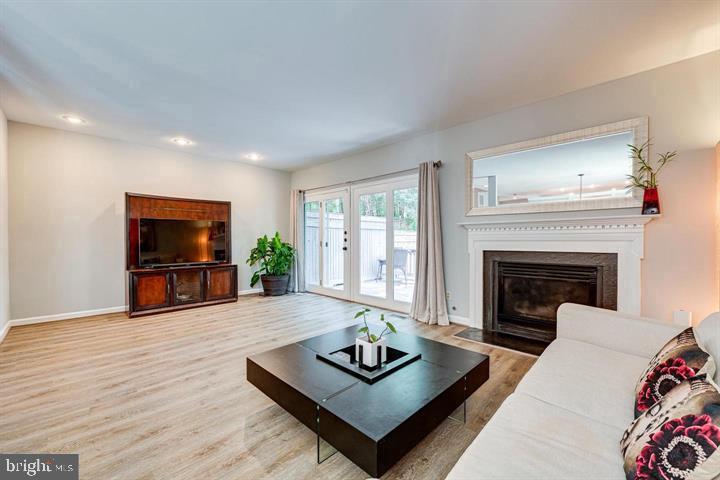 4015 LAKE GLEN RD