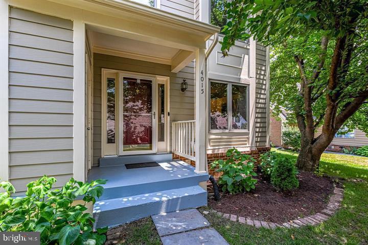 4015 LAKE GLEN RD