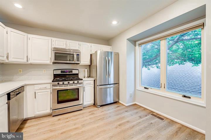 4015 LAKE GLEN RD