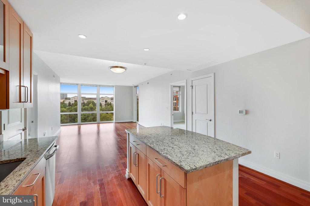 8220 Crestwood Heights #808