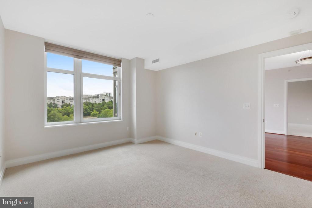 8220 Crestwood Heights #808