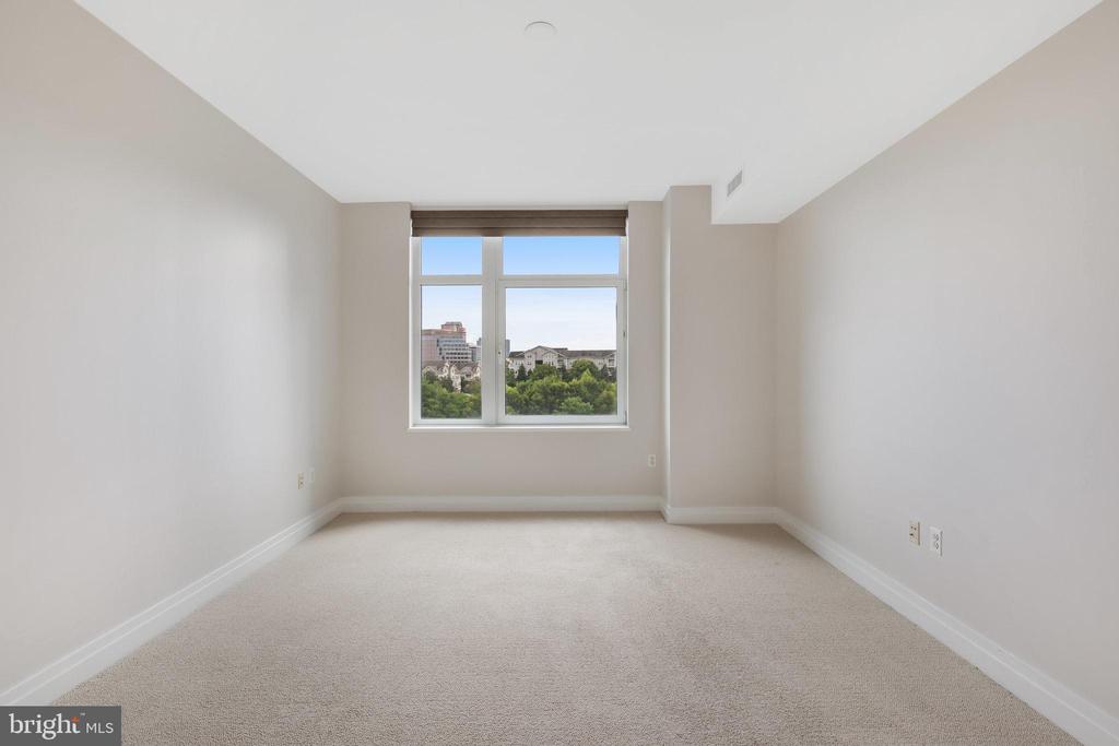 8220 Crestwood Heights #808