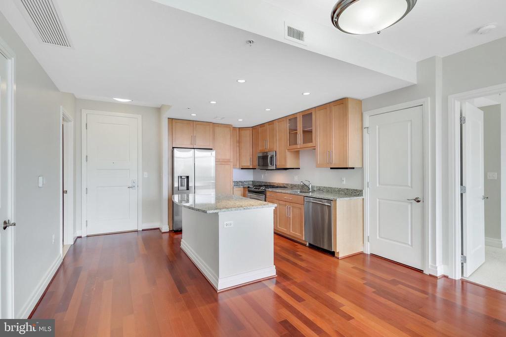 8220 Crestwood Heights #808