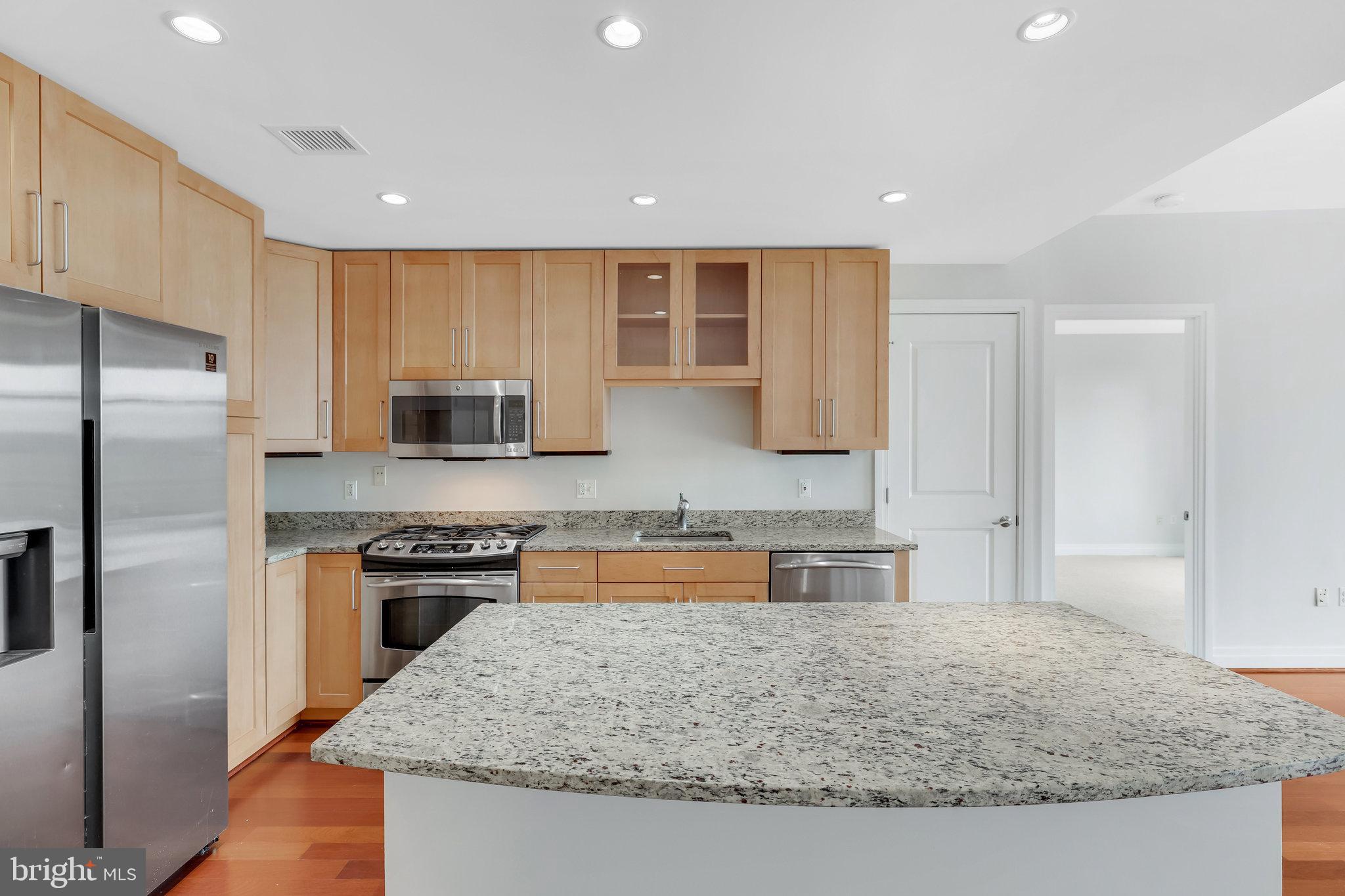 8220 Crestwood Heights #808