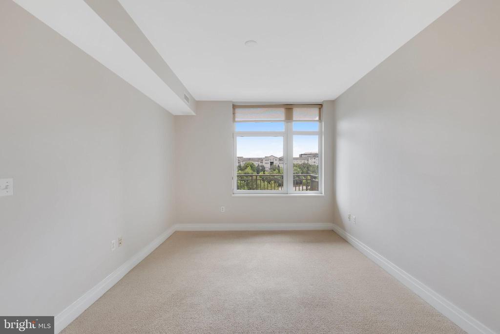 8220 Crestwood Heights #808