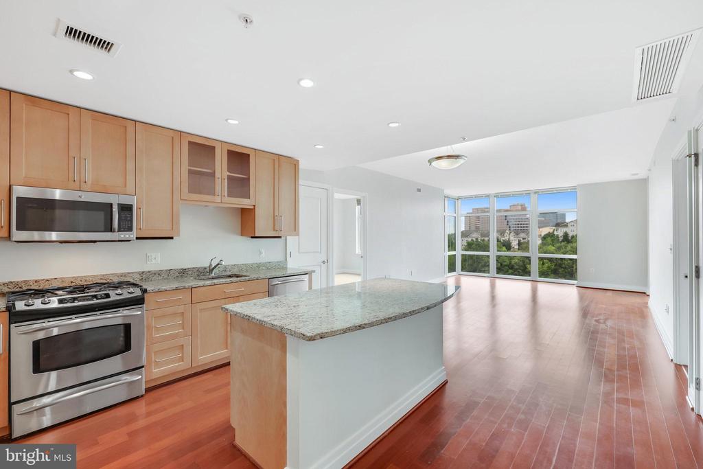 8220 Crestwood Heights #808