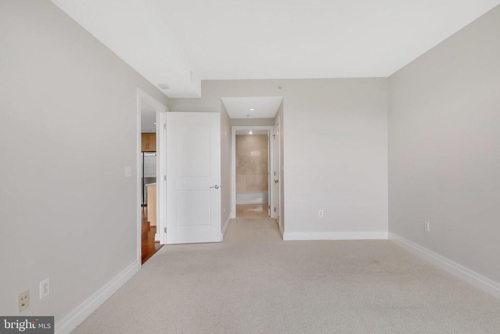8220 Crestwood Heights #808