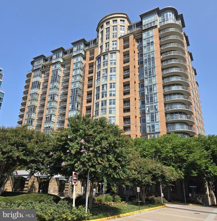 8220 Crestwood Heights #808
