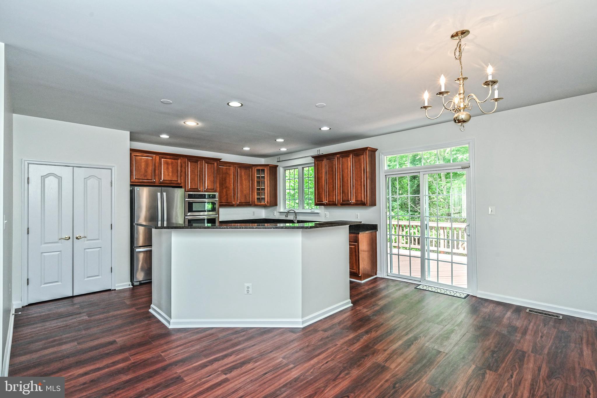 4461 MONMOUTH ST
