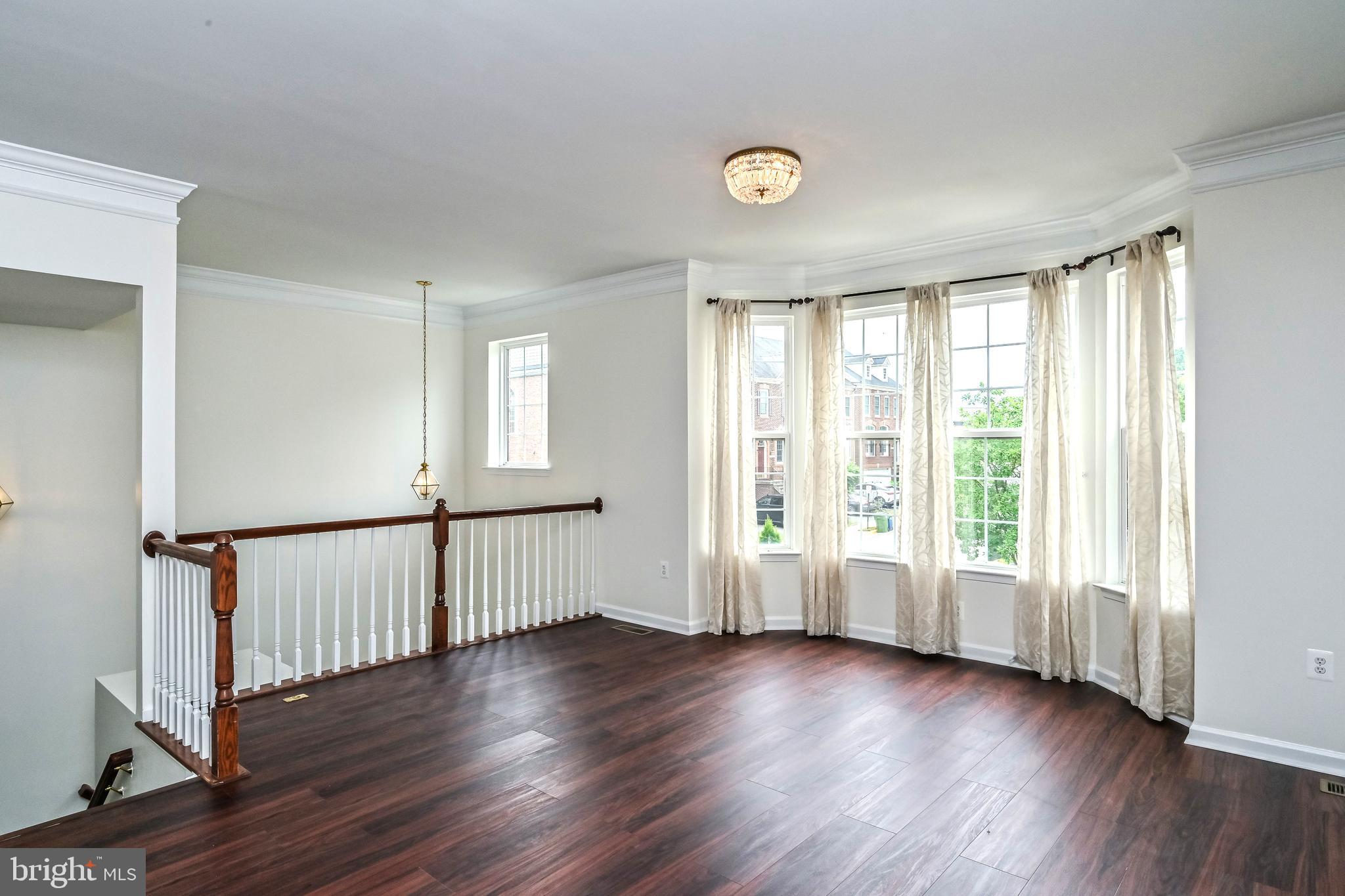 4461 MONMOUTH ST