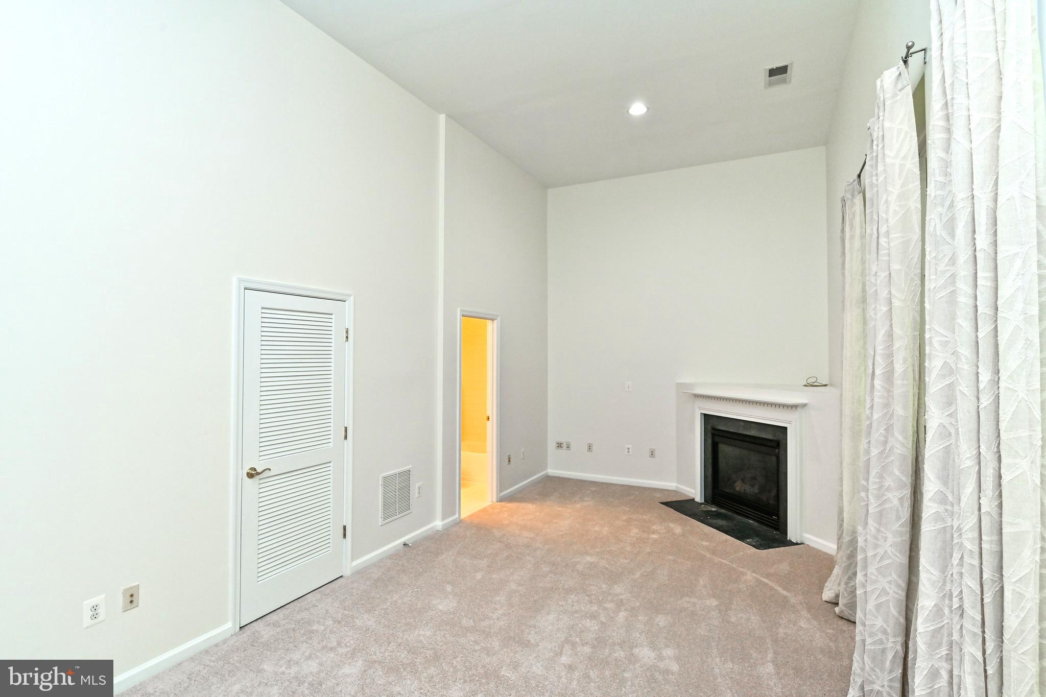 4461 MONMOUTH ST