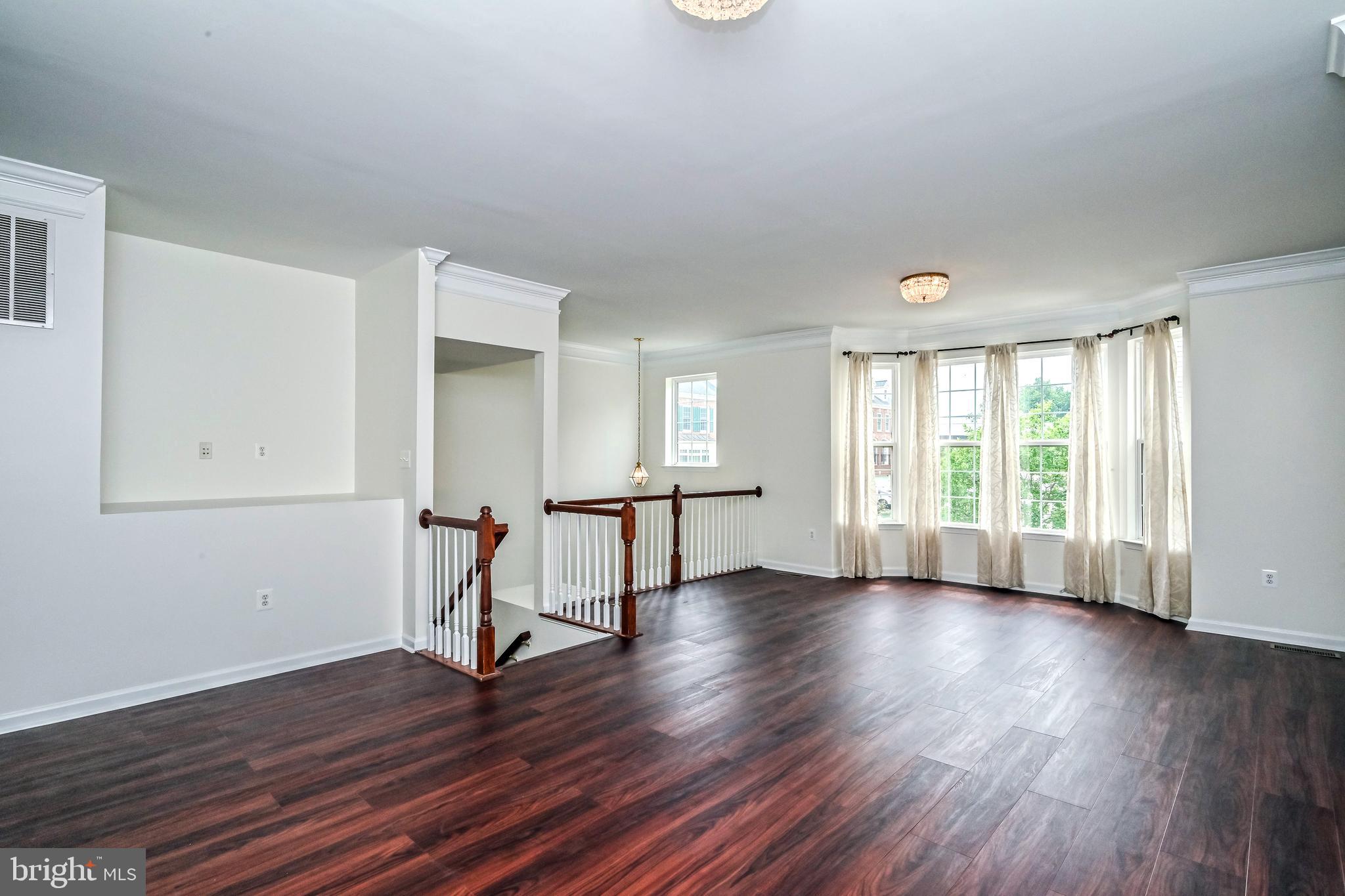 4461 MONMOUTH ST