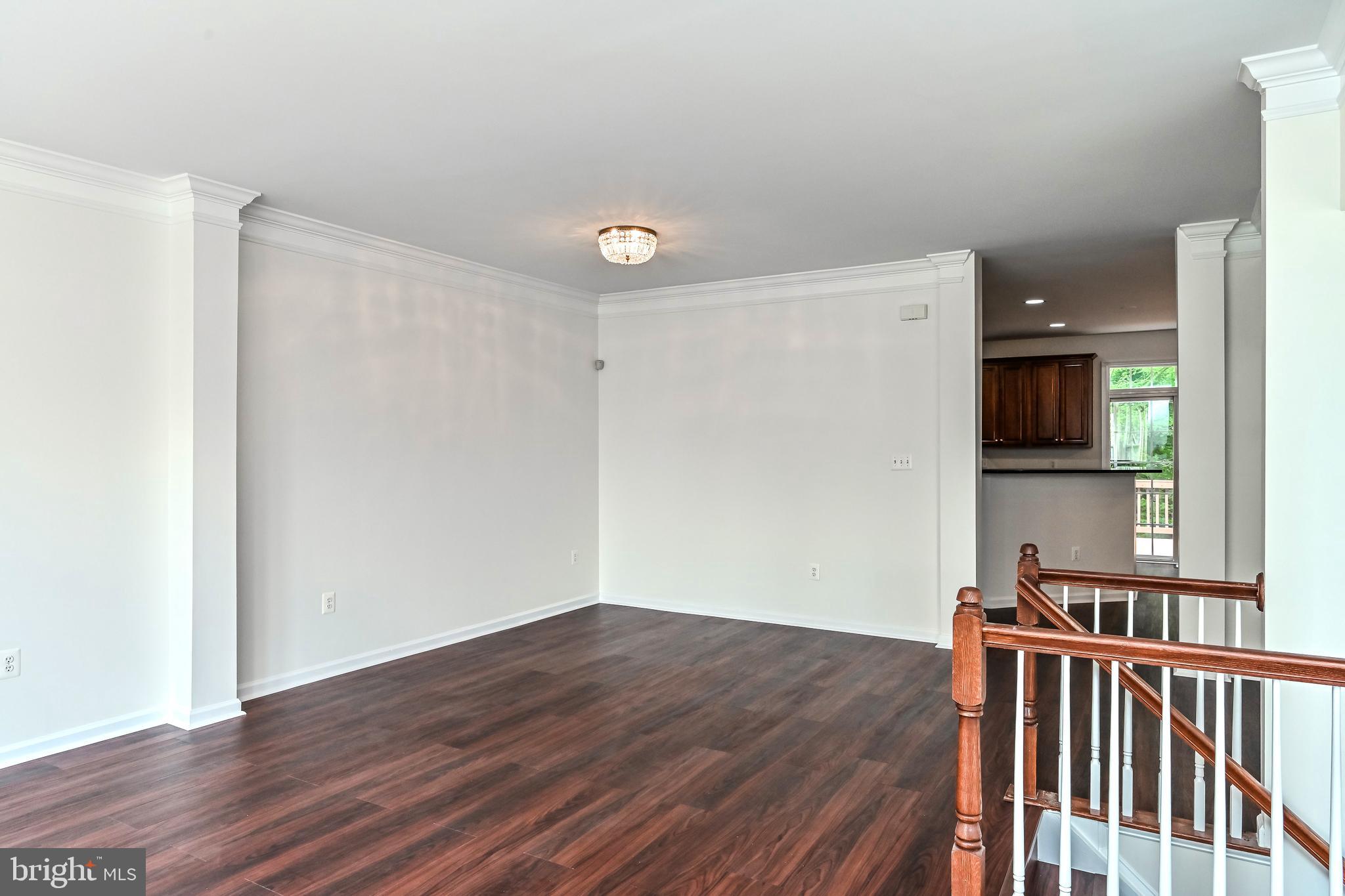 4461 MONMOUTH ST