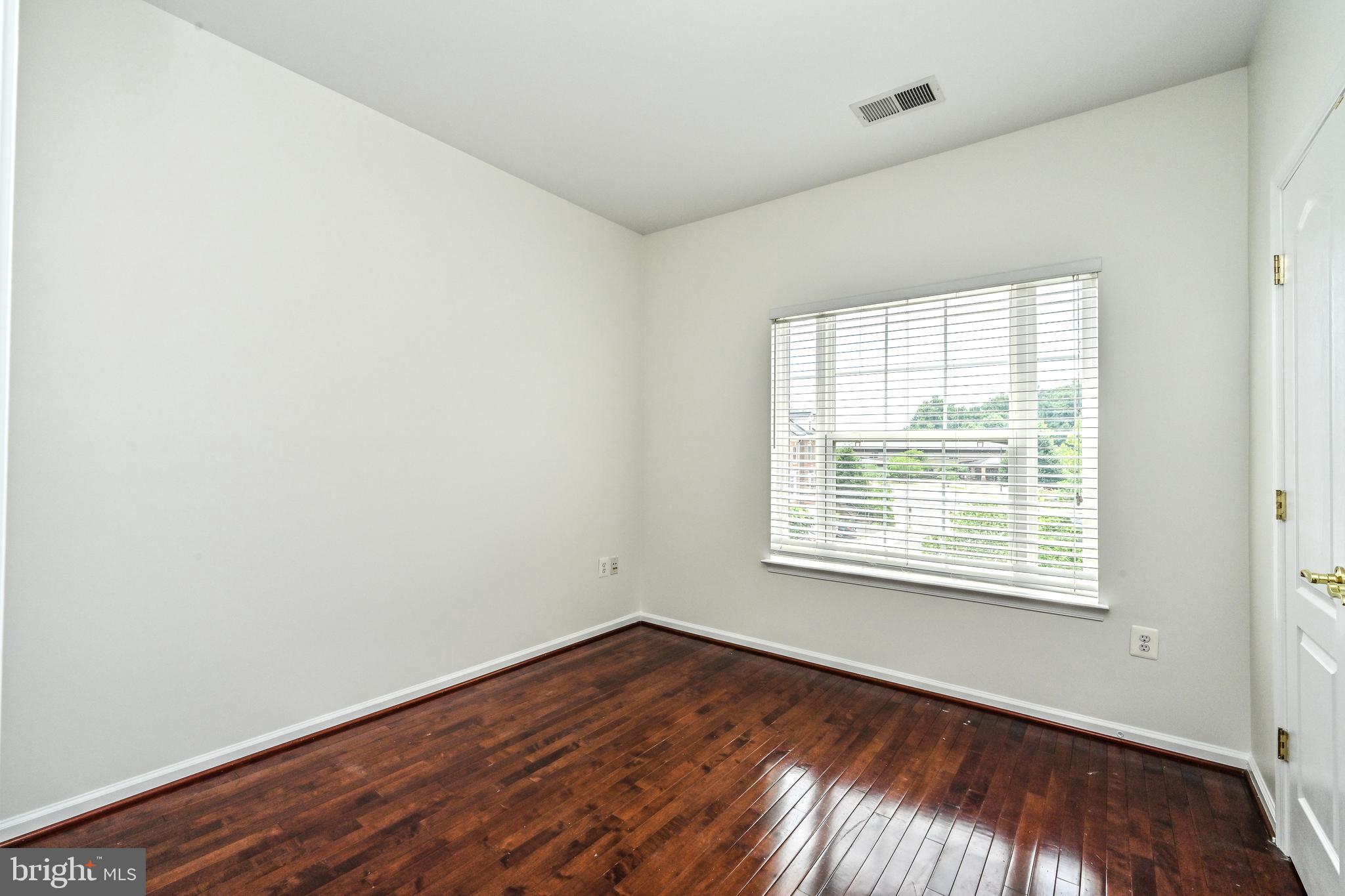 4461 MONMOUTH ST