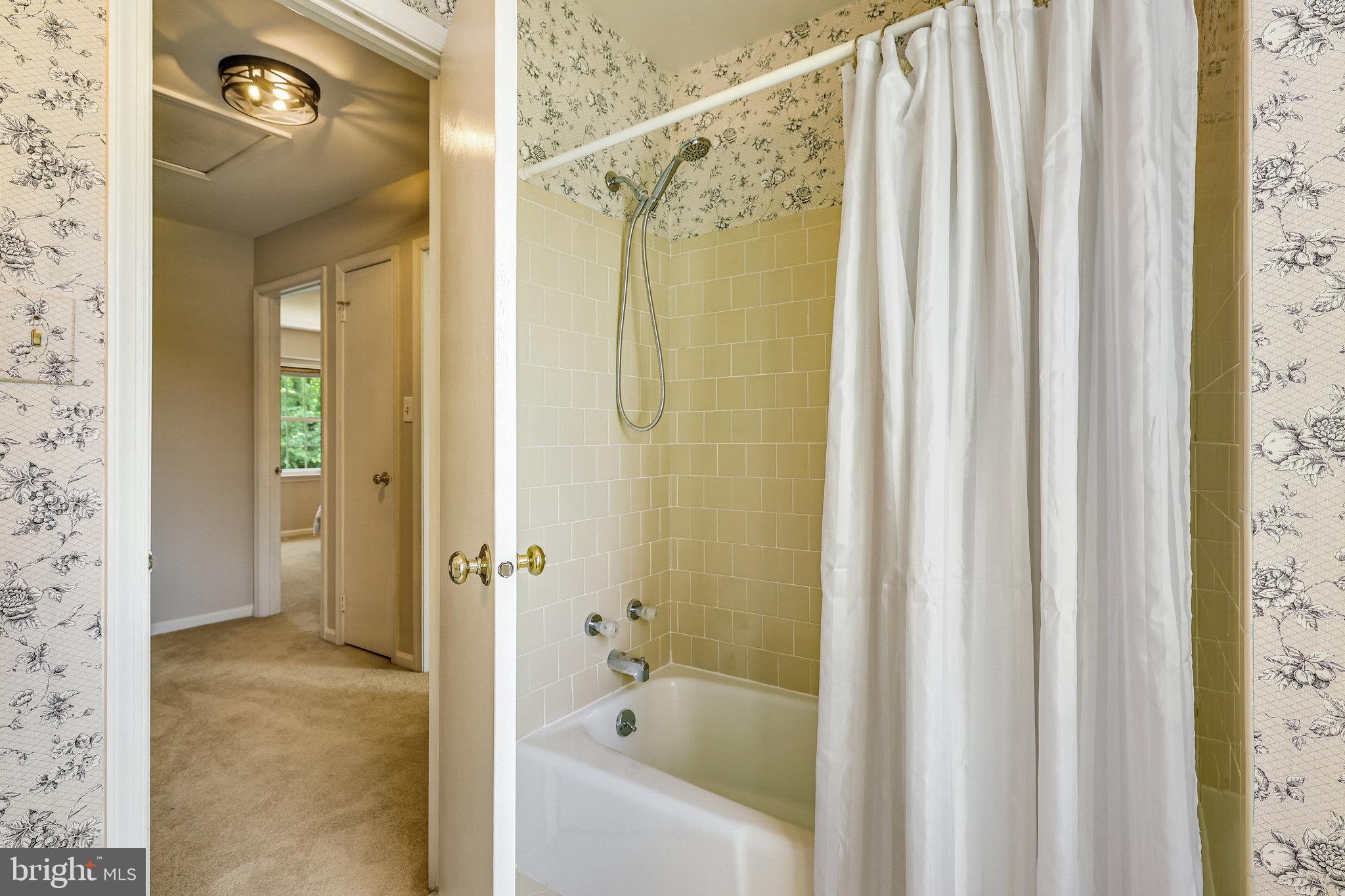 1300 Meadow Glen Dr