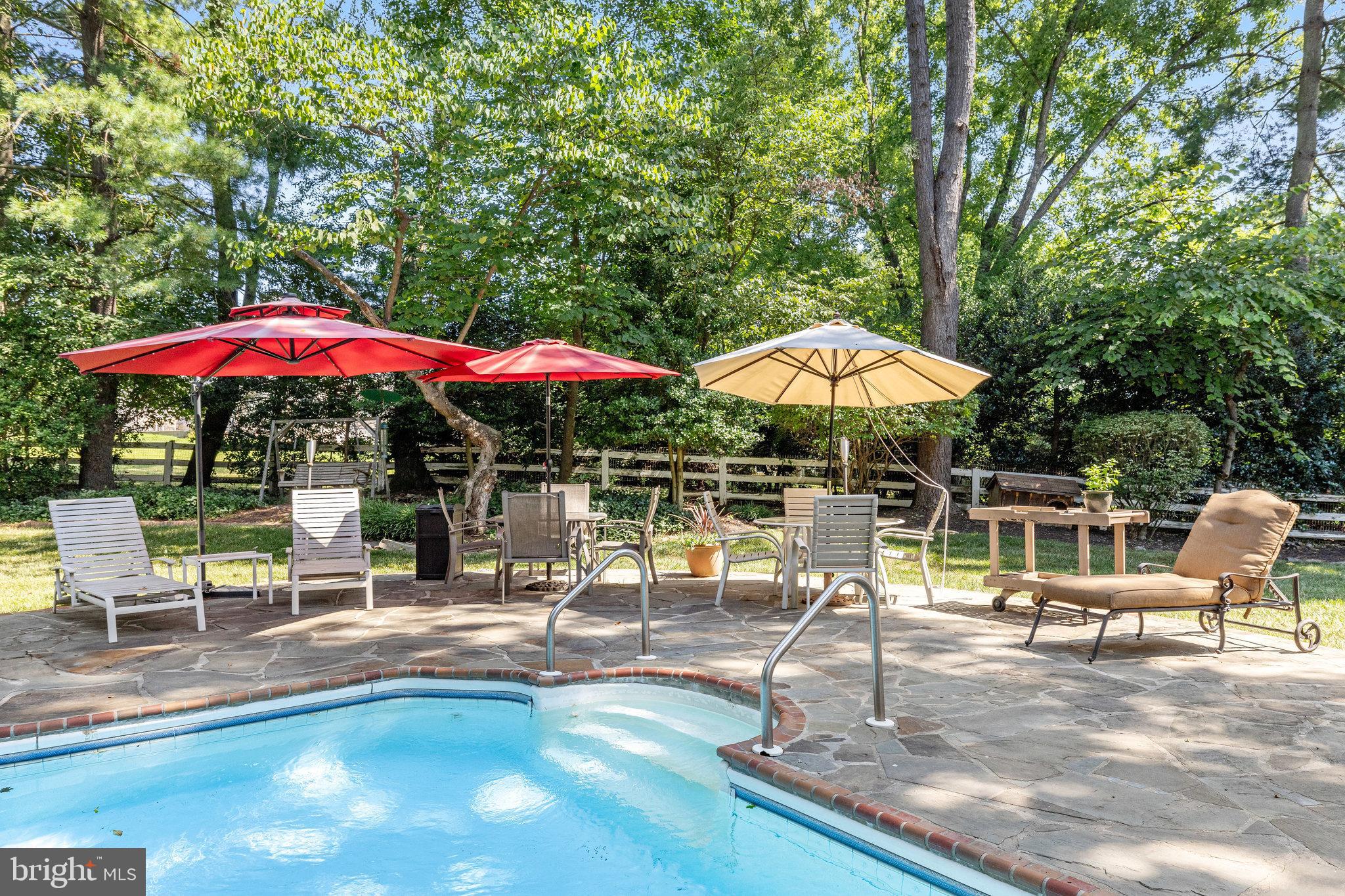 1300 Meadow Glen Dr
