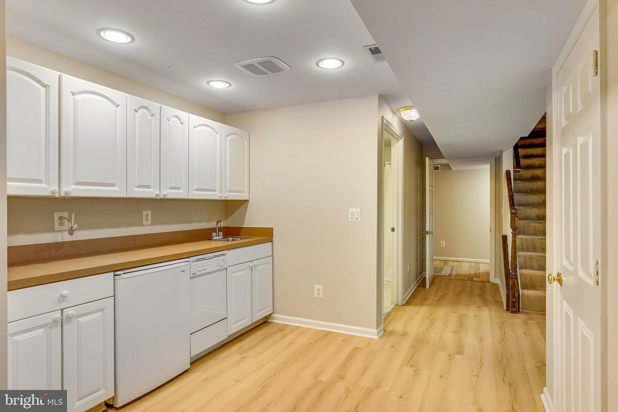 1300 Meadow Glen Dr