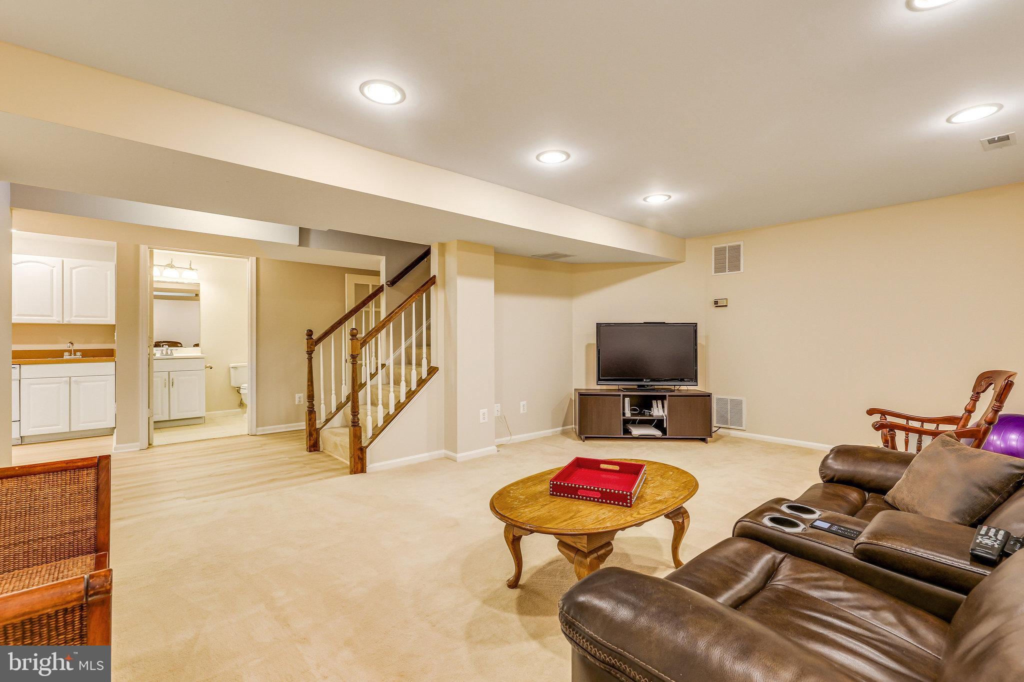 1300 Meadow Glen Dr