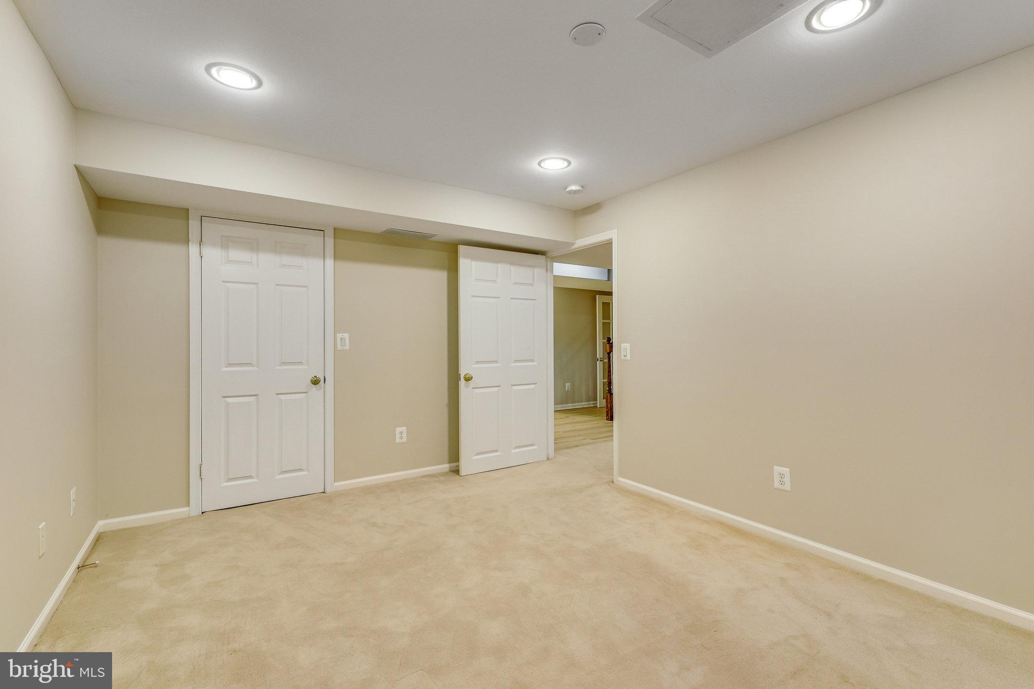 1300 Meadow Glen Dr
