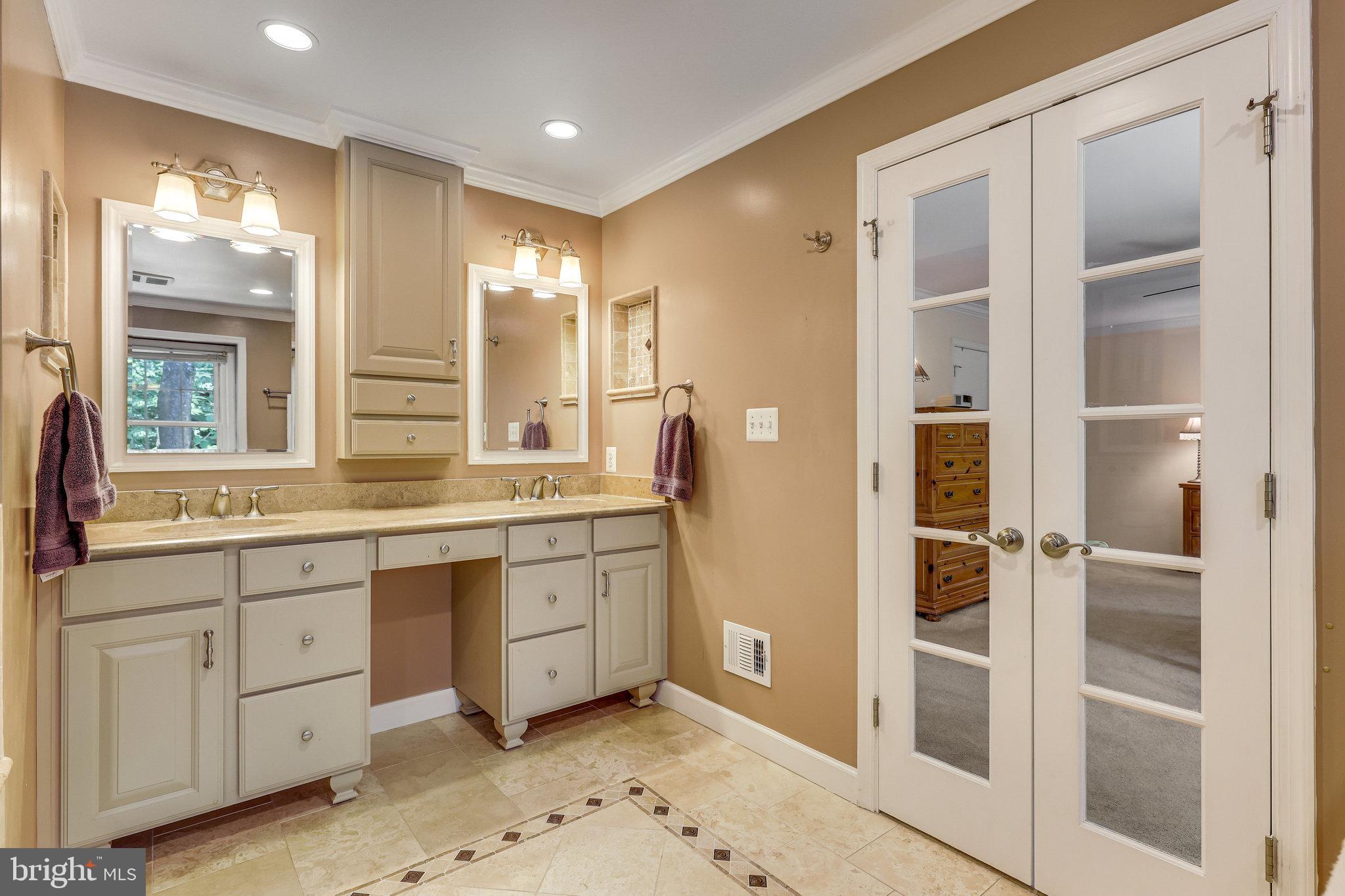 1300 Meadow Glen Dr