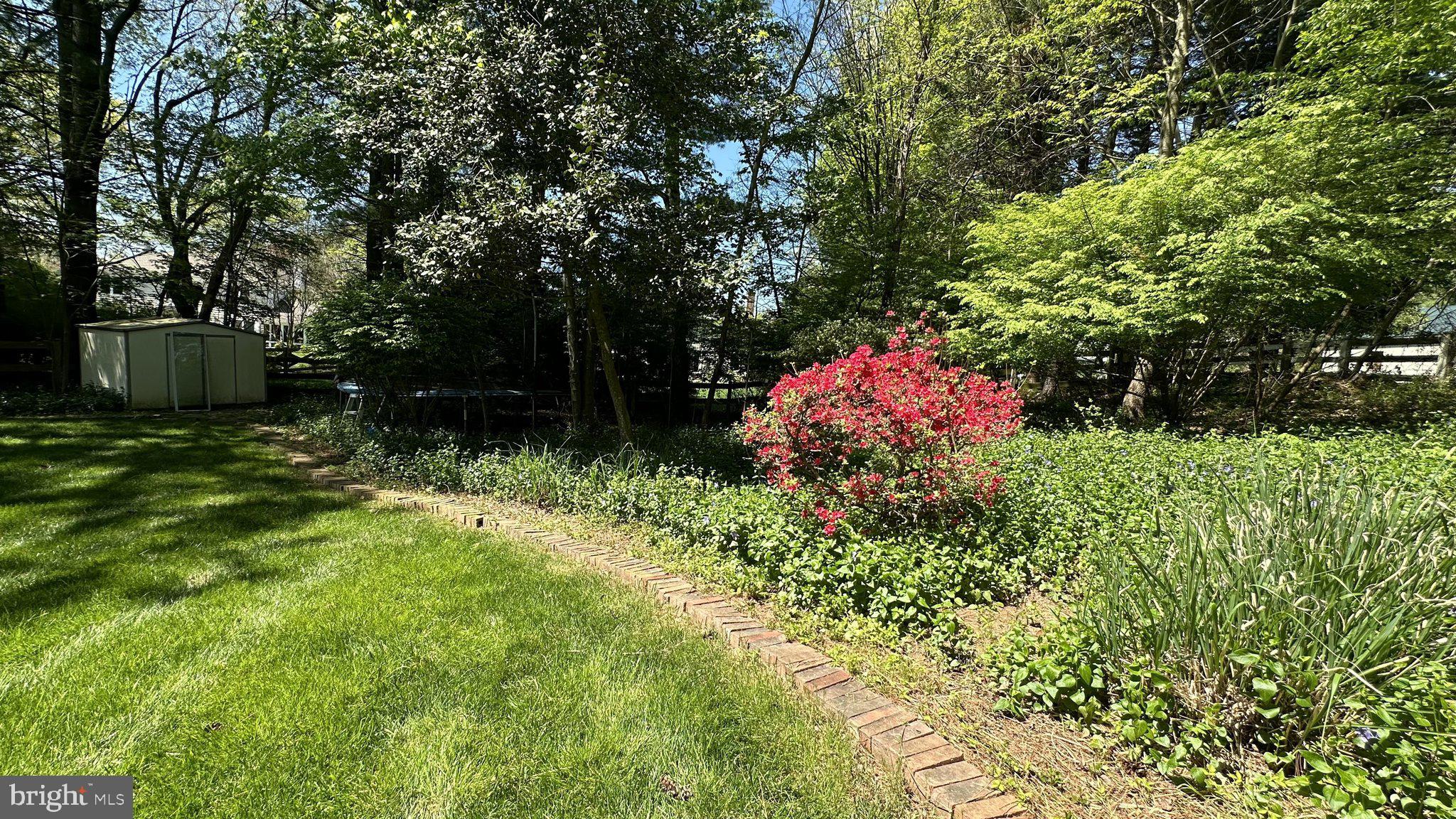 1300 Meadow Glen Dr