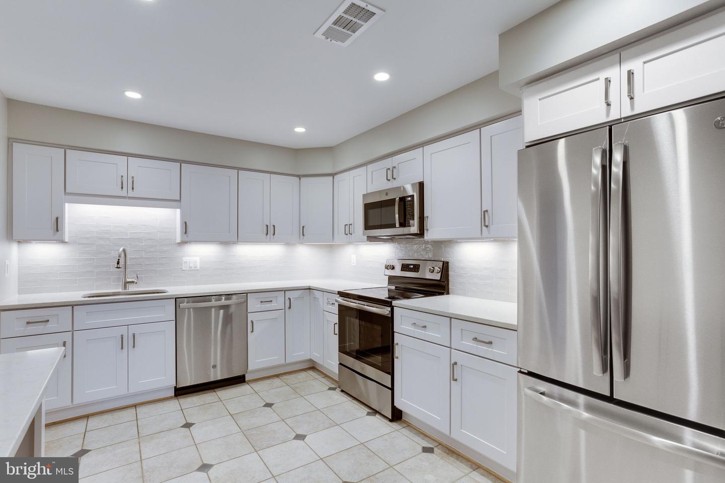 2313 MCGREGOR CT