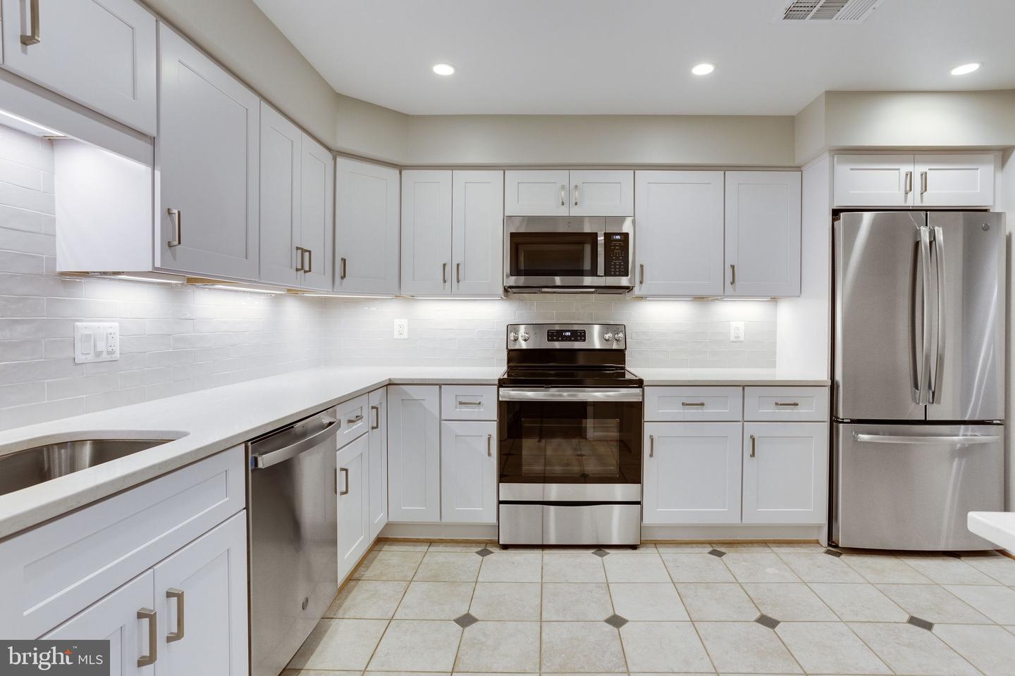 2313 MCGREGOR CT
