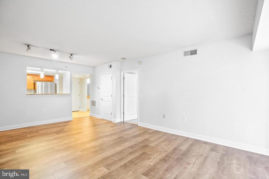 11800 SUNSET HILLS RD #509