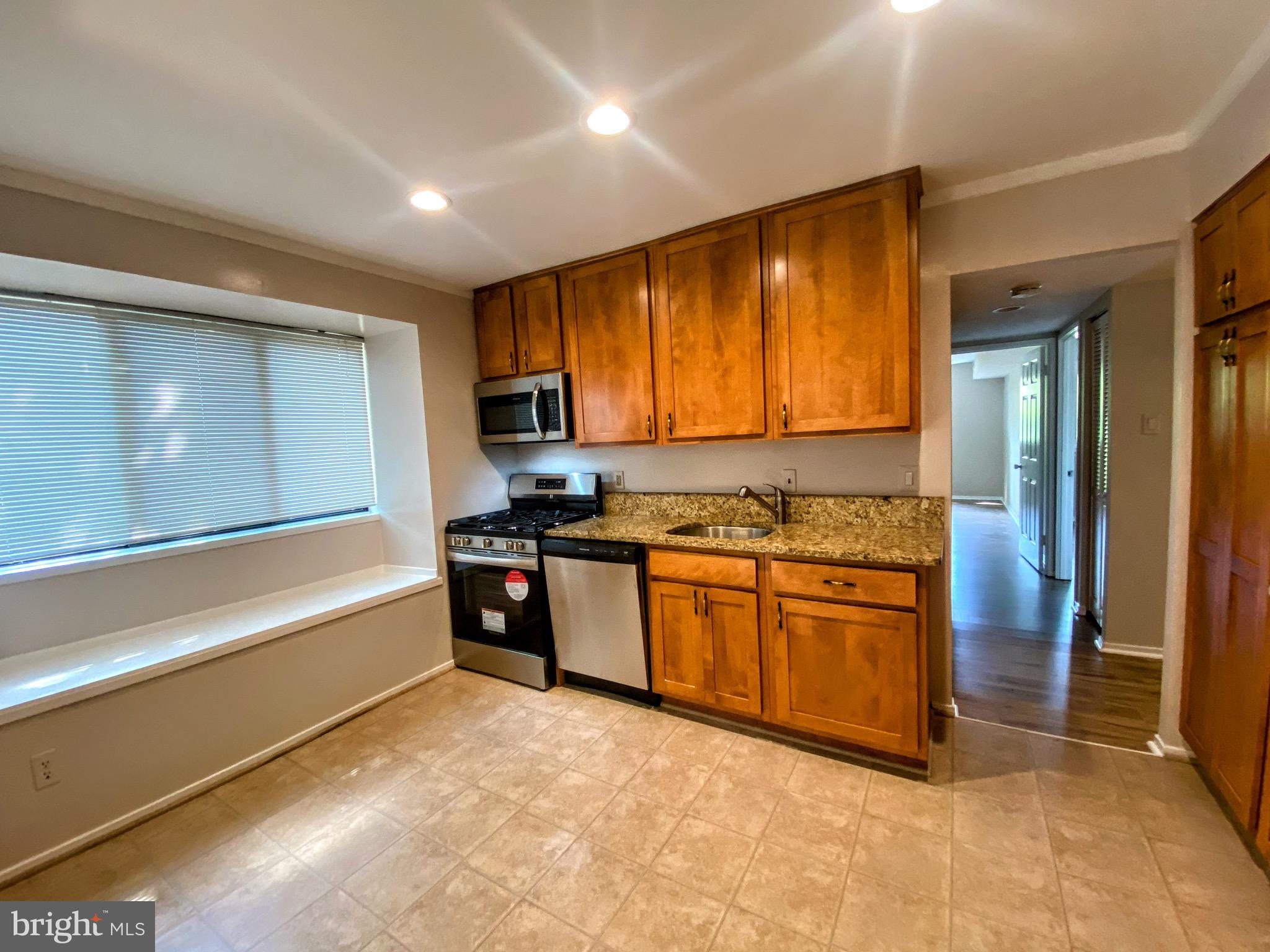 1646 PARKCREST CIR #201