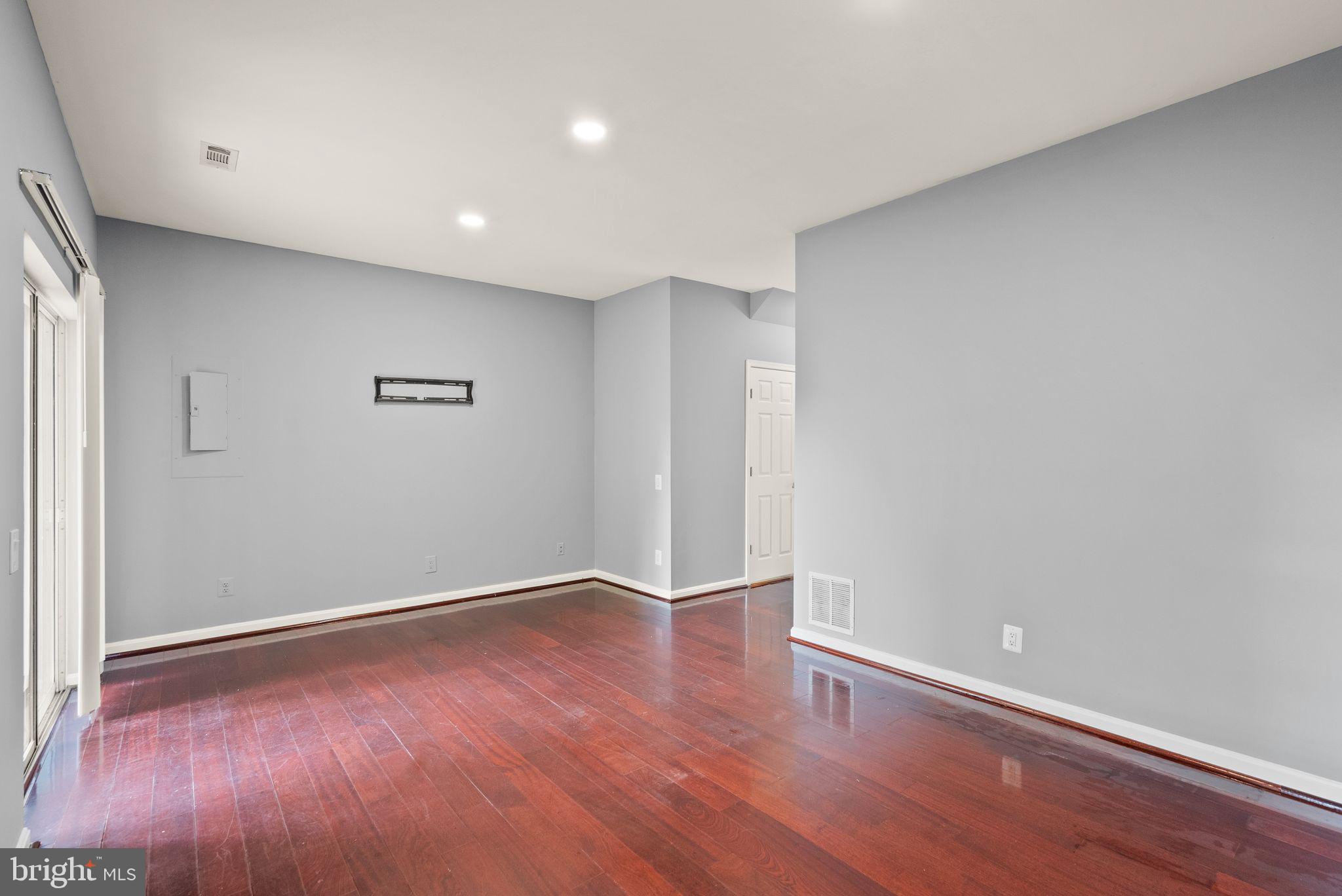 1195 CYPRESS TREE PL