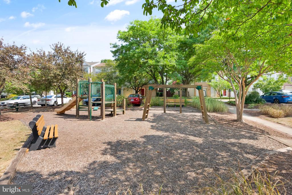 1195 CYPRESS TREE PL