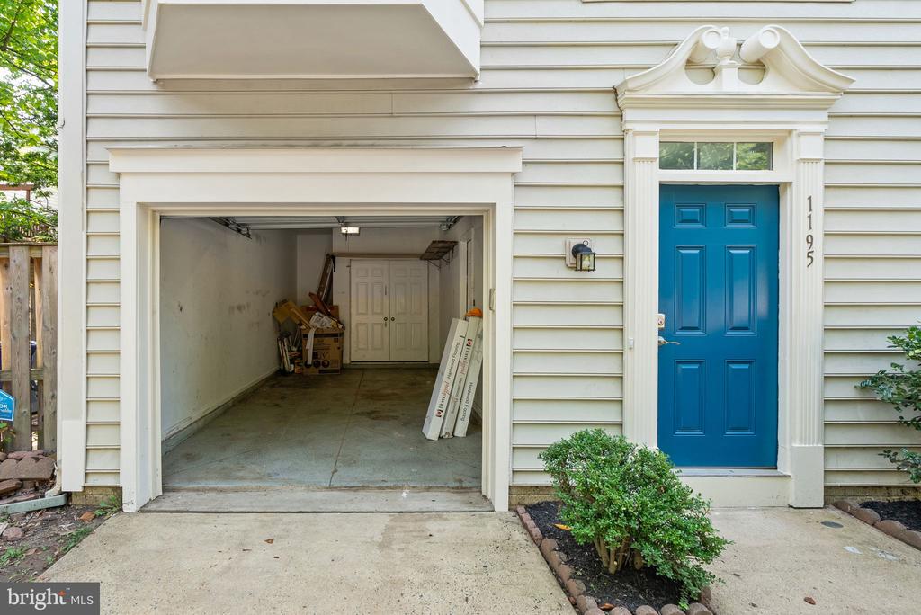 1195 CYPRESS TREE PL