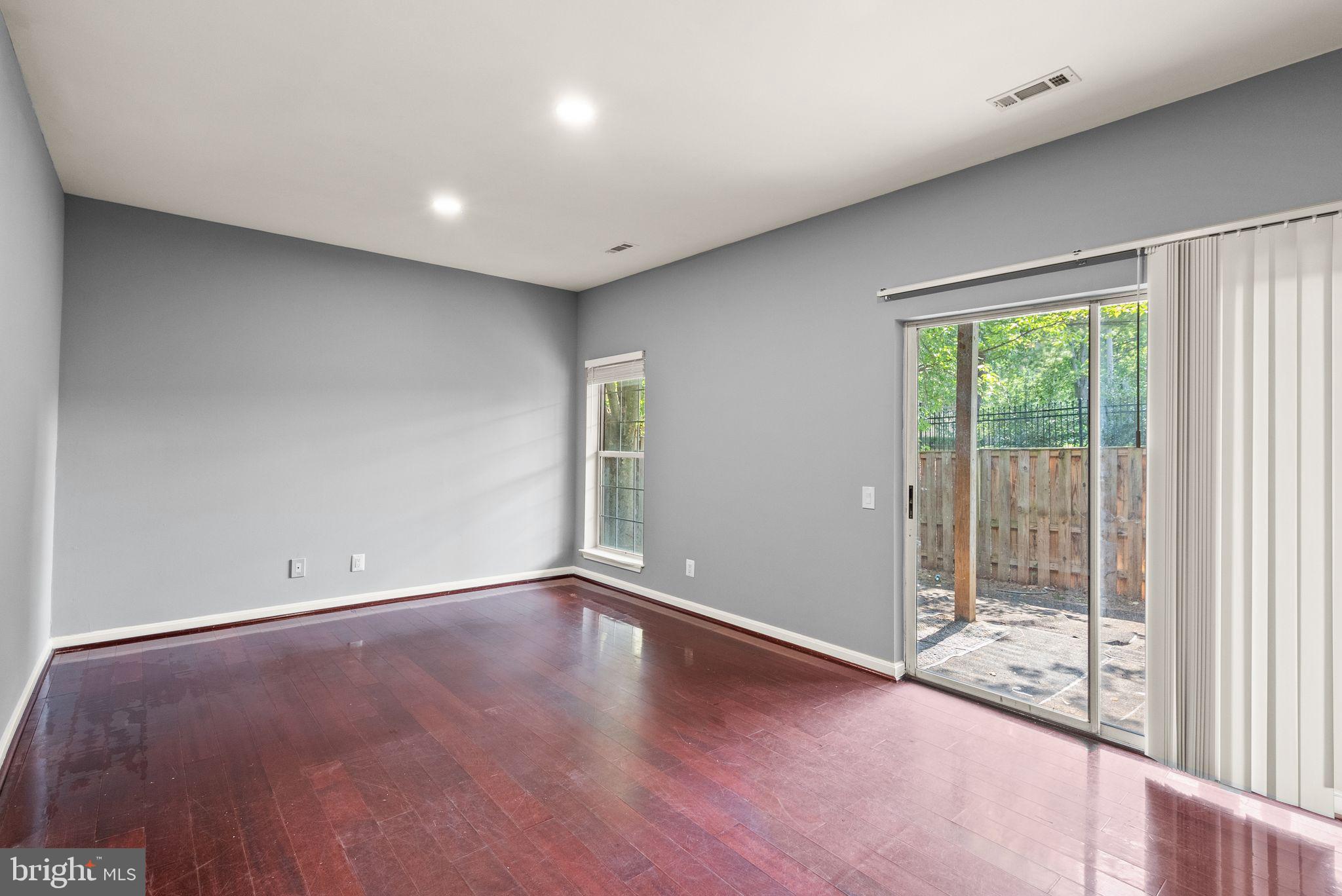 1195 CYPRESS TREE PL