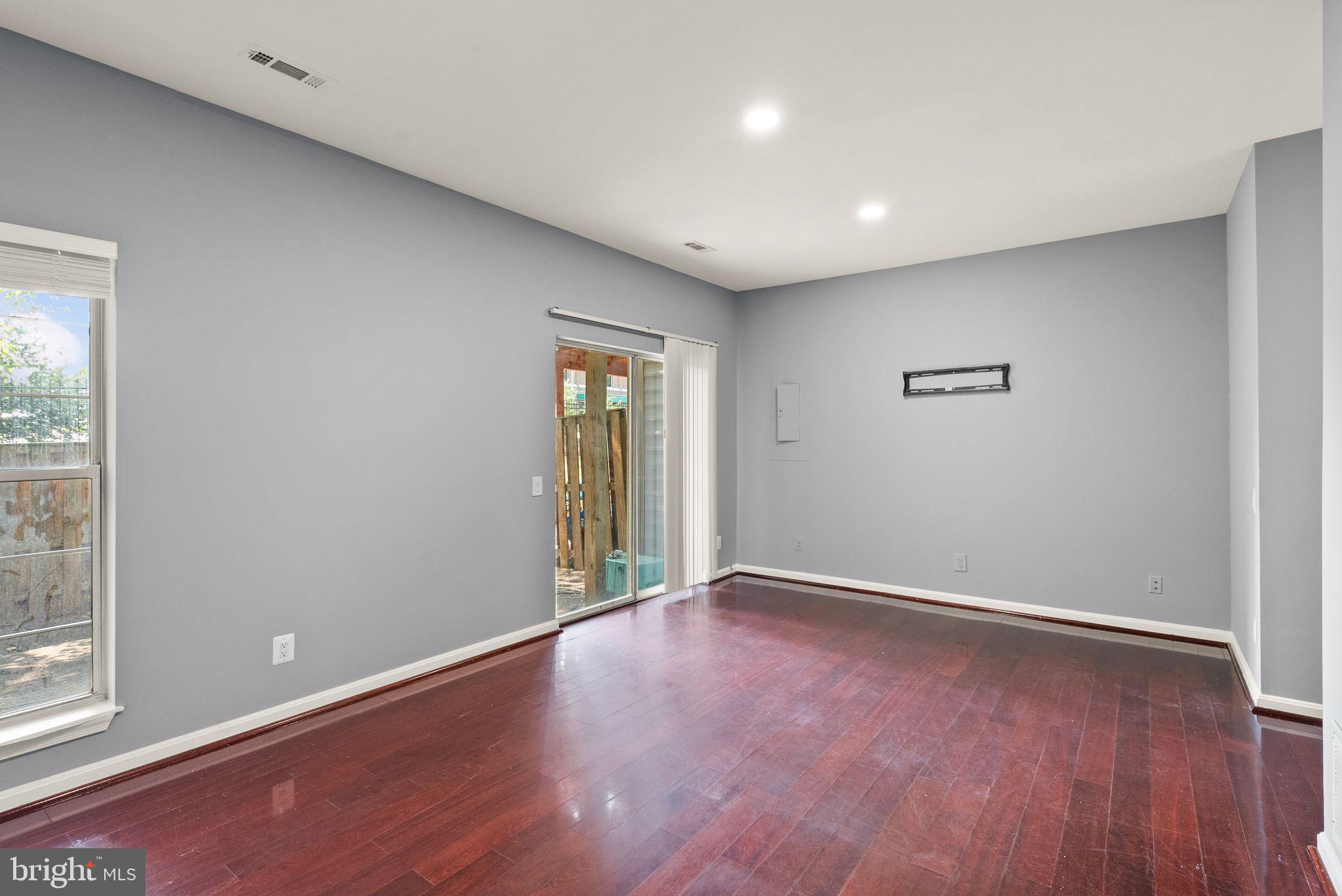 1195 CYPRESS TREE PL