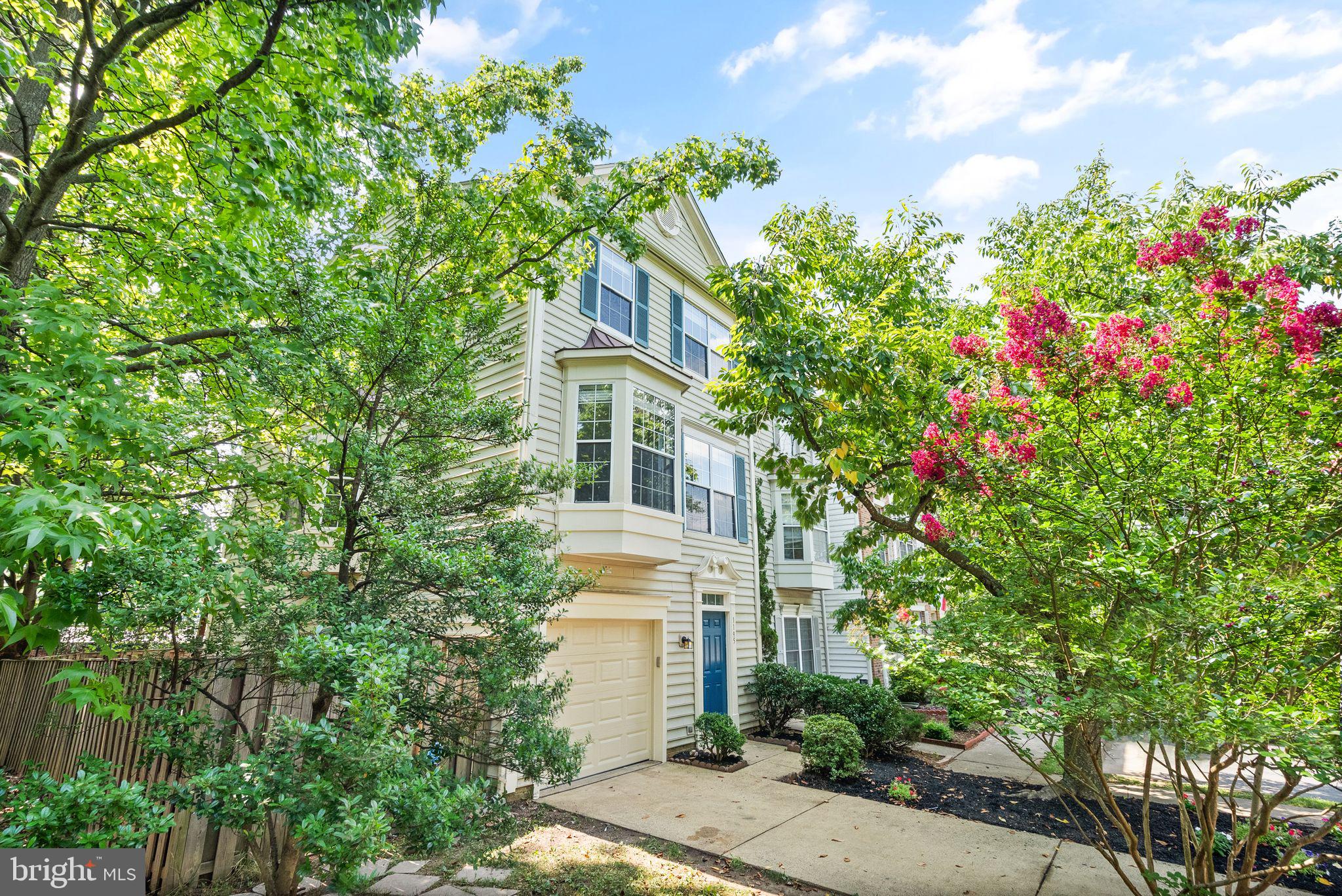 1195 CYPRESS TREE PL