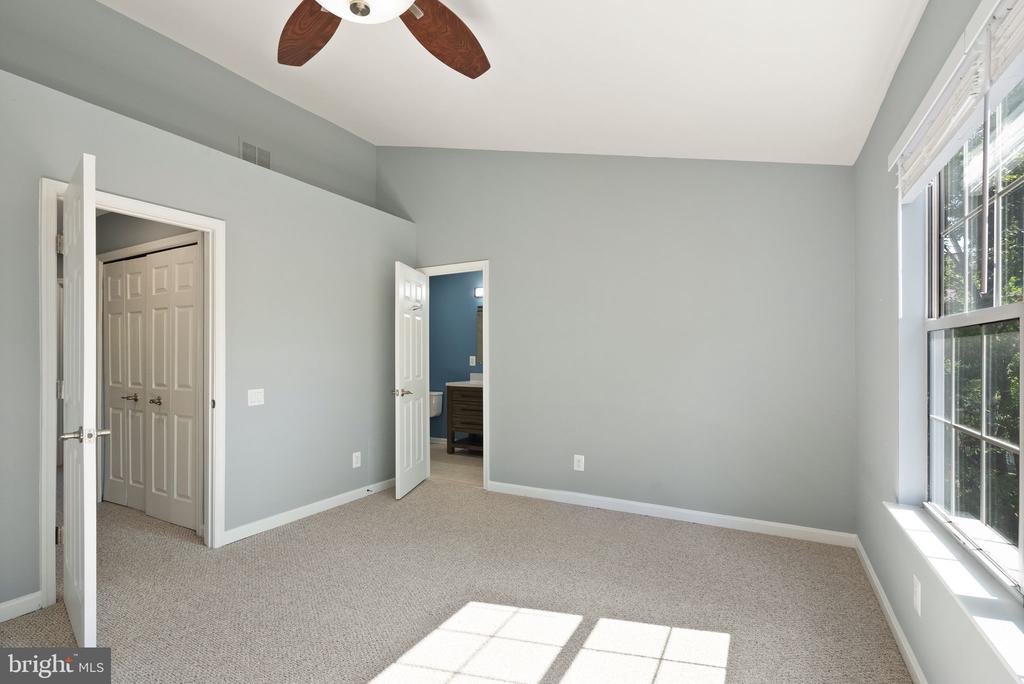 1195 CYPRESS TREE PL
