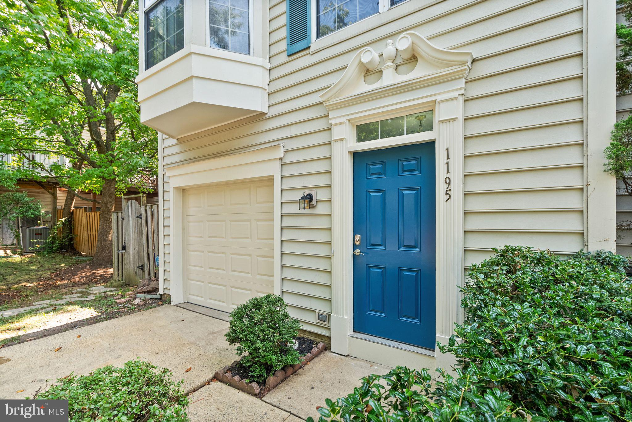 1195 CYPRESS TREE PL