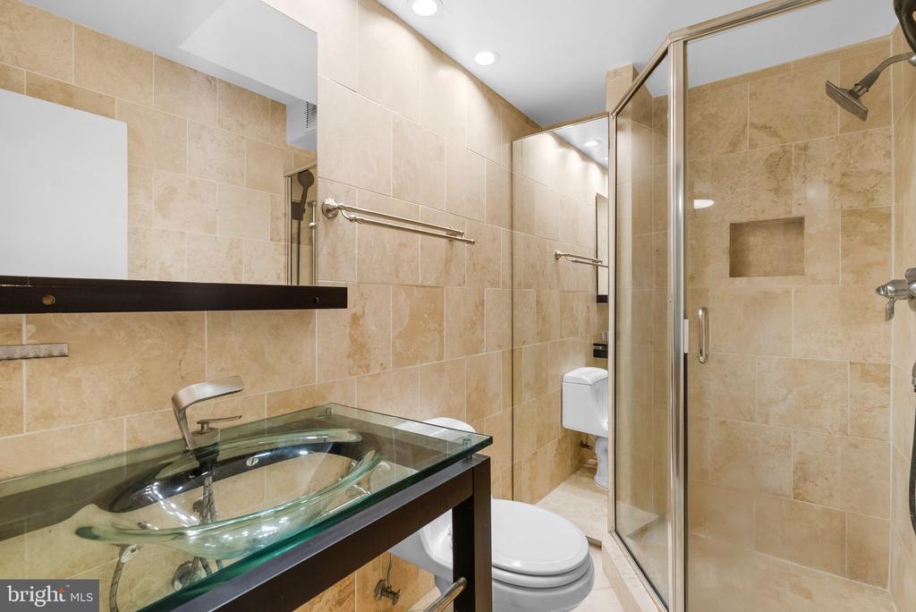6001 Arlington Blvd #319