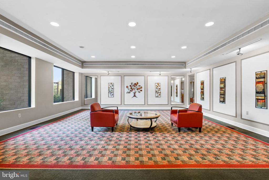 6001 Arlington Blvd #319