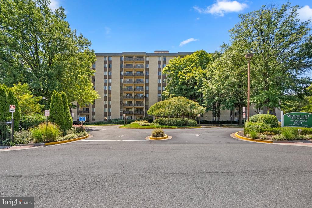 6001 Arlington Blvd #319