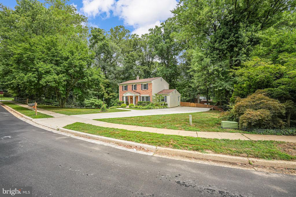 7604 Maydan Ln